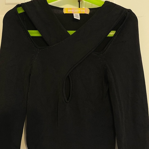 UO Cassidy Reversible Cutout Sweater - Picture 7 of 8